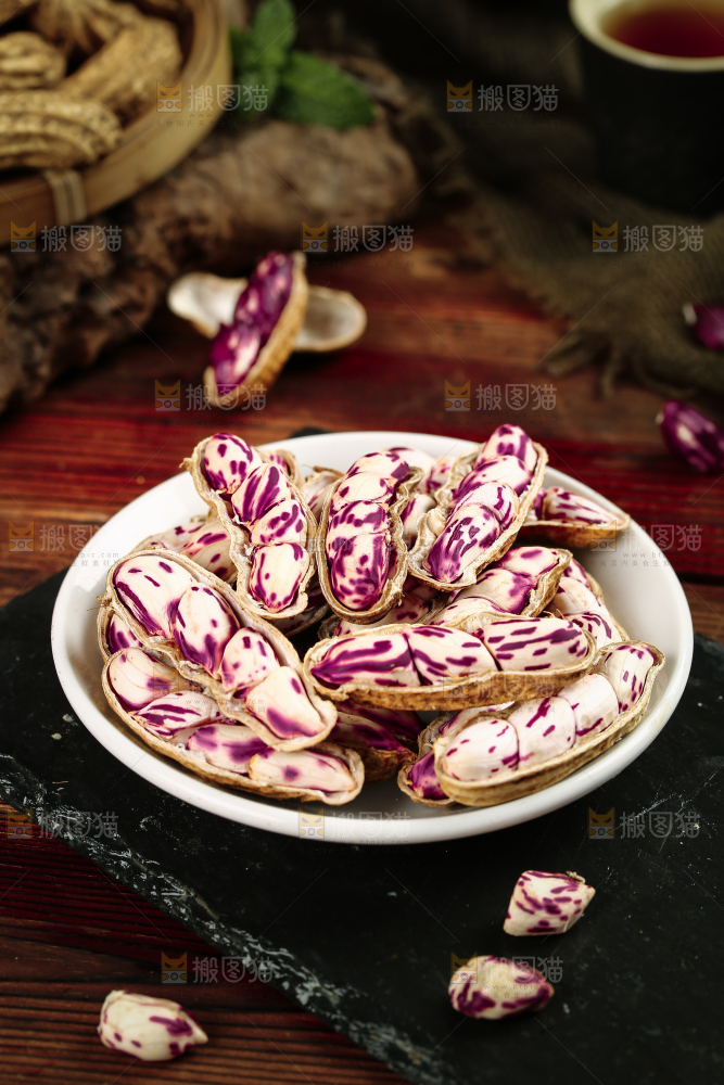 深底上的七彩花生