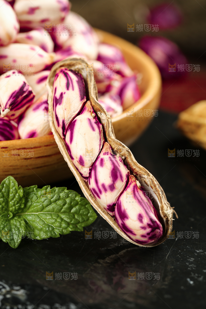 深底上的七彩花生