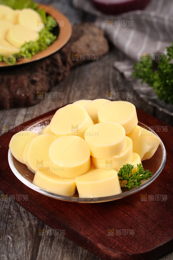 深底上的鸡蛋豆腐