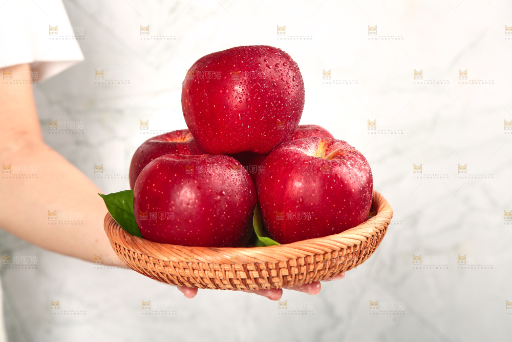 浅底上的秦冠苹果