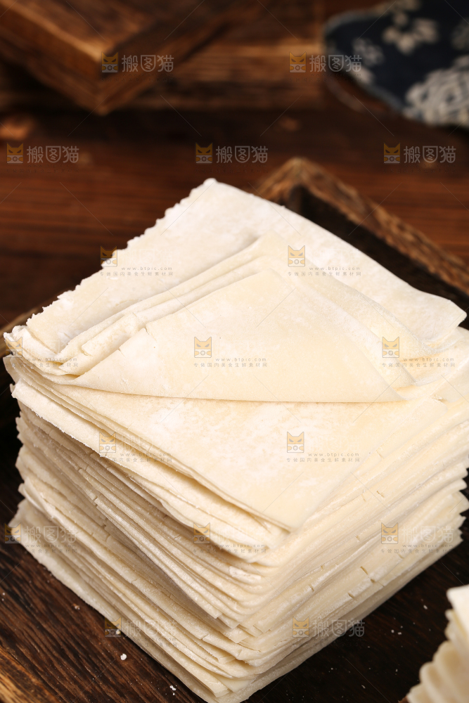深底上的馄饨皮