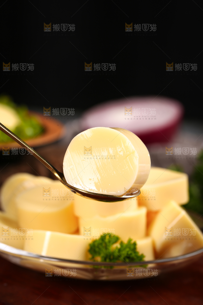 深底上的鸡蛋豆腐