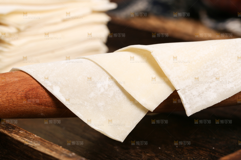 深底上的馄饨皮