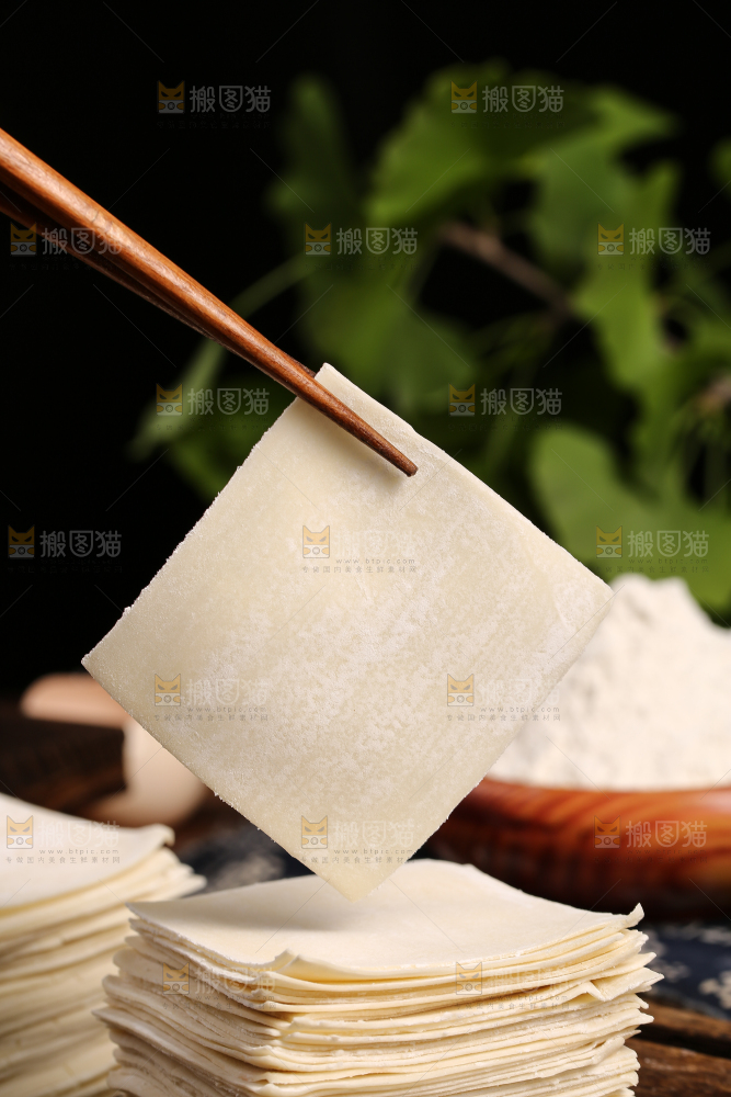 深底上的馄饨皮