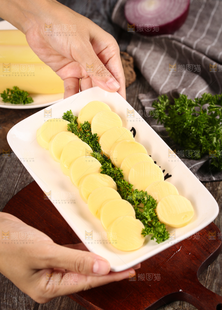 深底上的鸡蛋豆腐