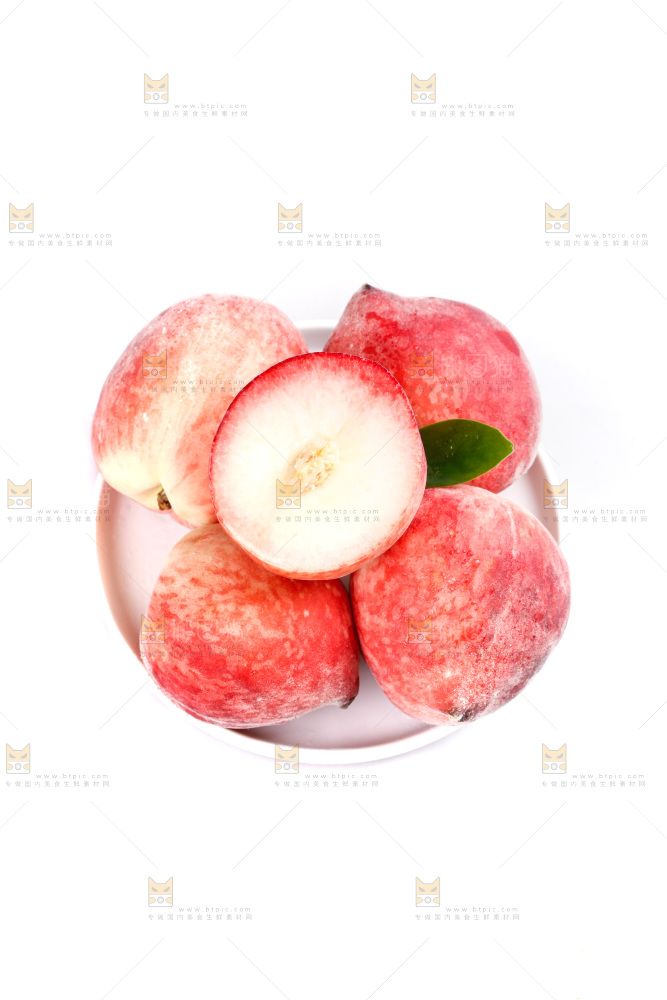 白底上放着春雪水蜜桃