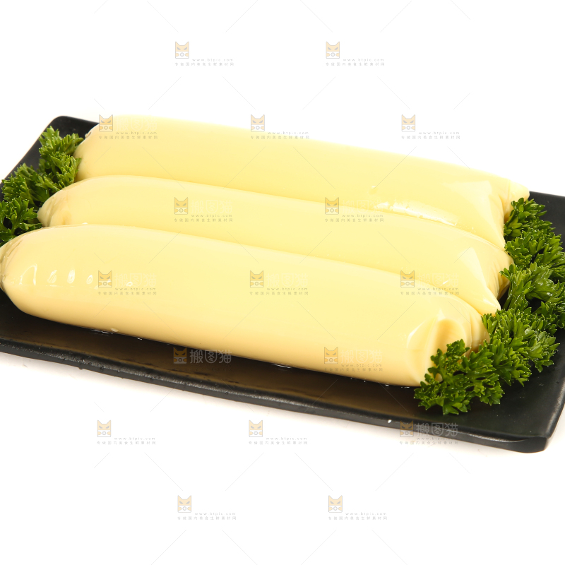 白底上的鸡蛋豆腐