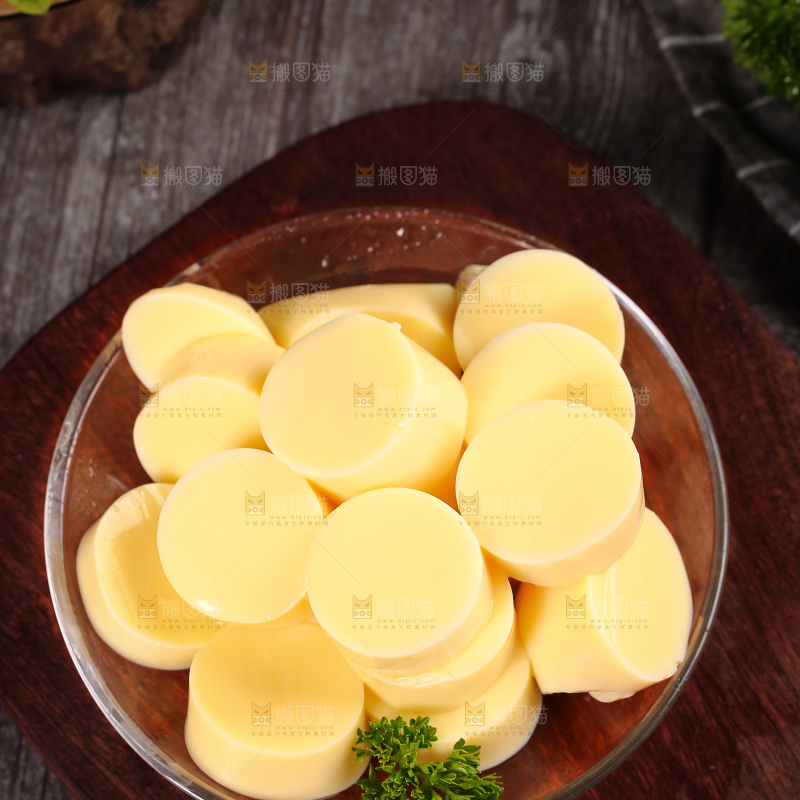 深底上的鸡蛋豆腐