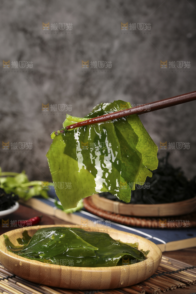 深底上的裙带菜