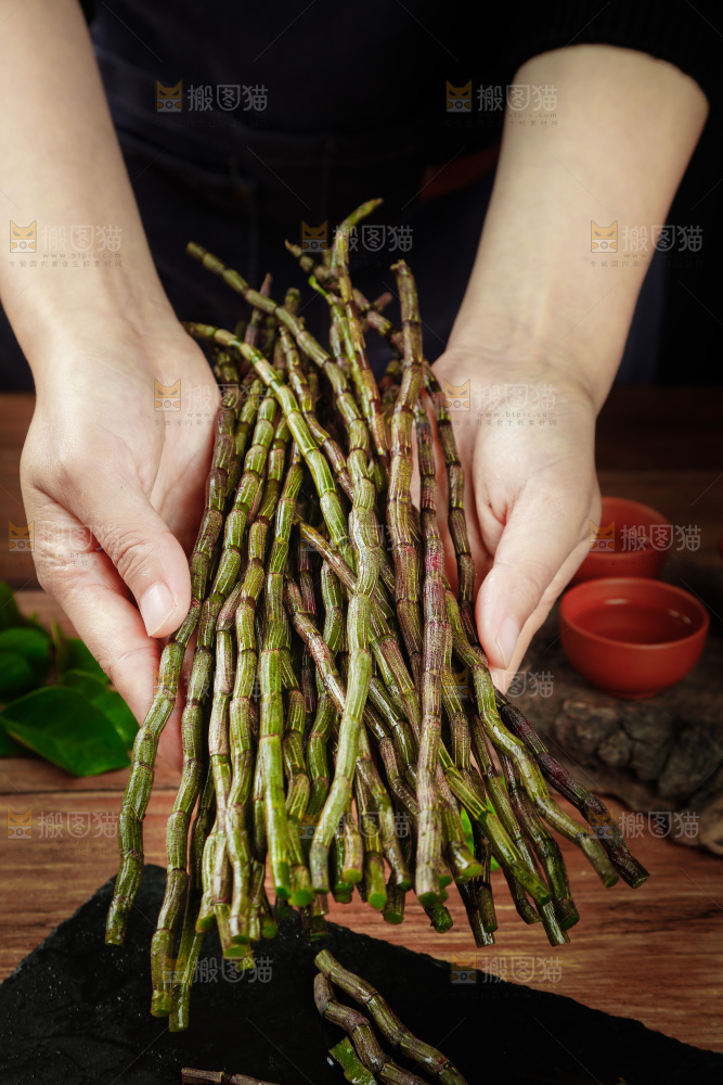 深底上的石斛鲜条