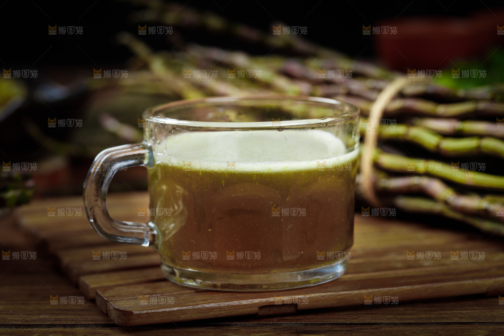 深底上的石斛鲜条