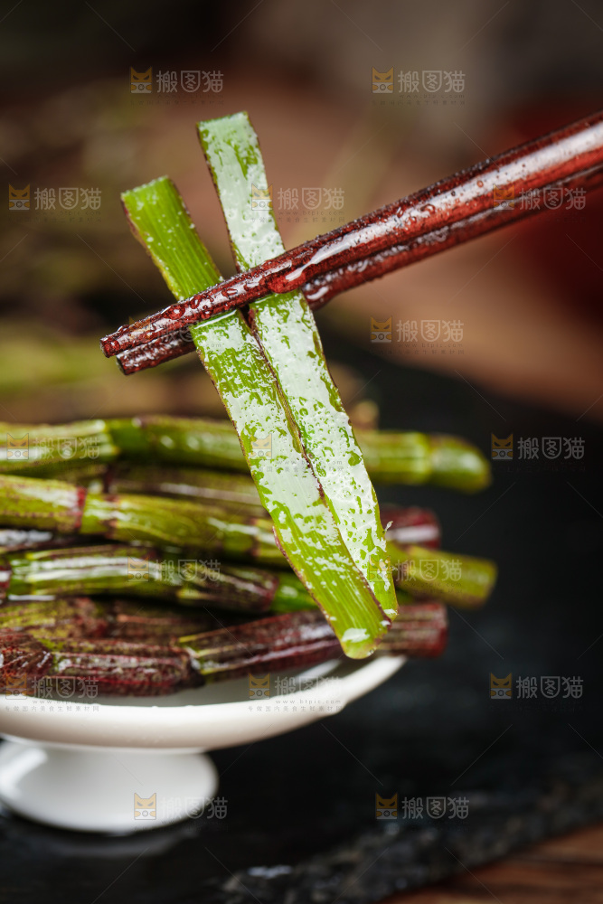深底上的石斛鲜条