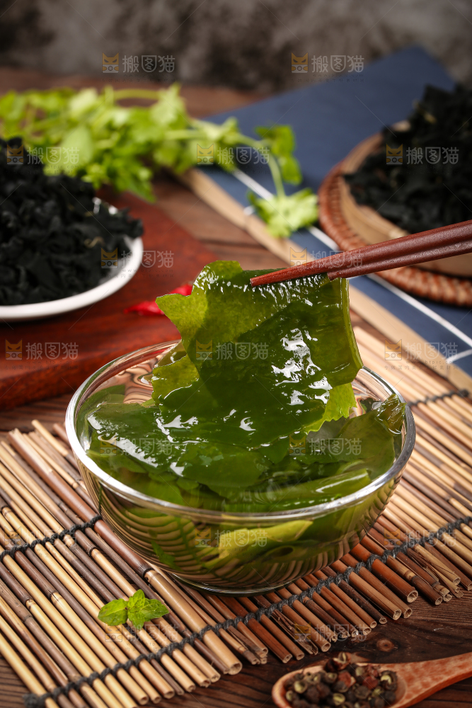 深底上的裙带菜