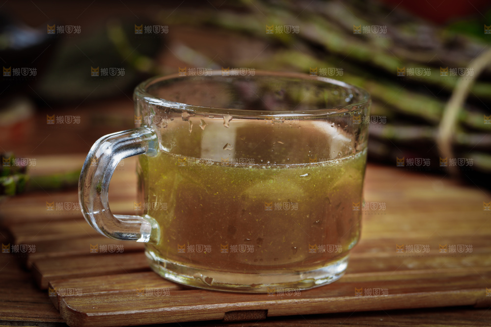 深底上的石斛鲜条