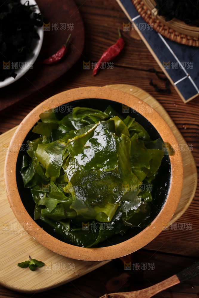 深底上的裙带菜