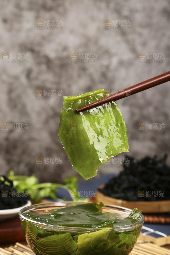 深底上的裙带菜