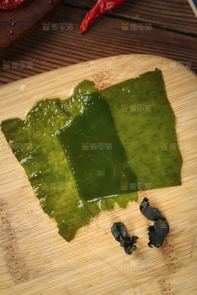 深底上的裙带菜