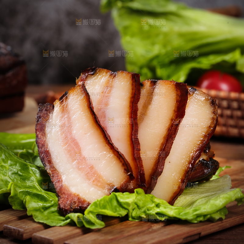 深底上的烟熏腊肉