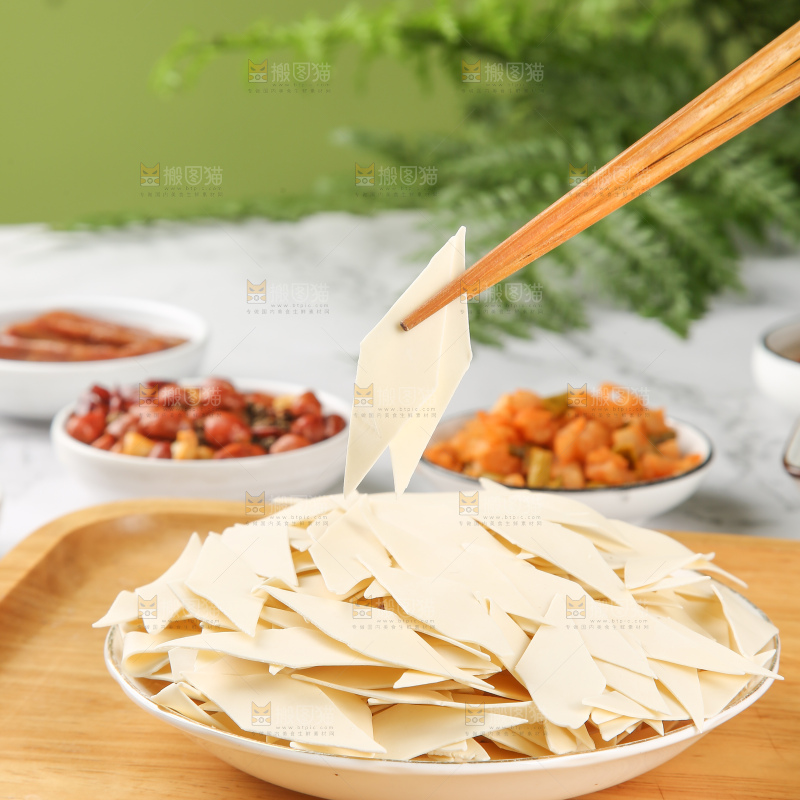 浅底上的刀削面片