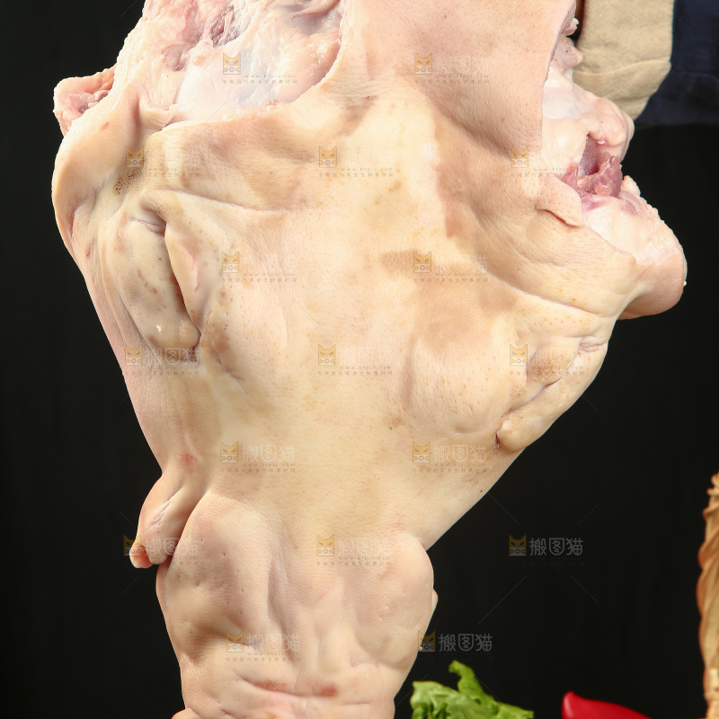 深底上的猪头肉