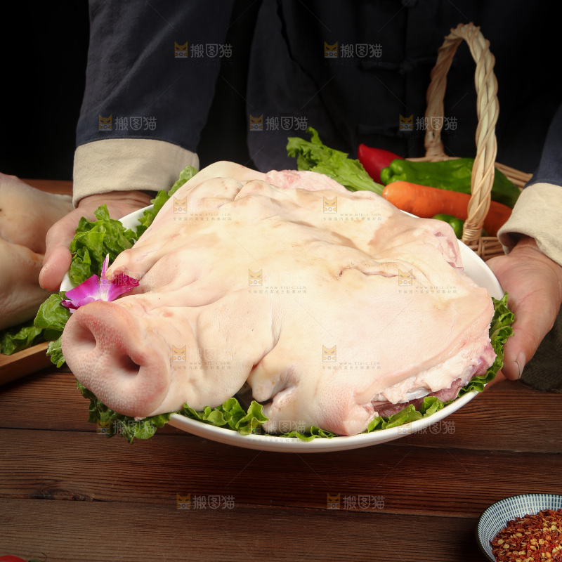 深底上的猪头肉