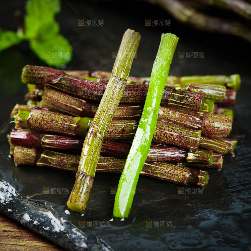 深底上的石斛鲜条