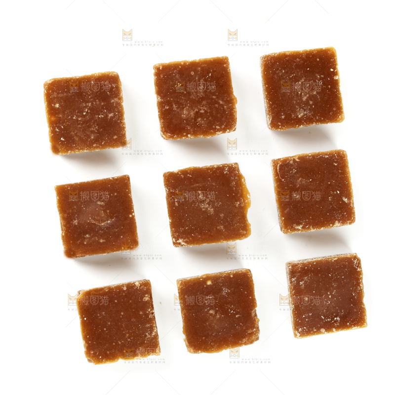 白底上的红糖块