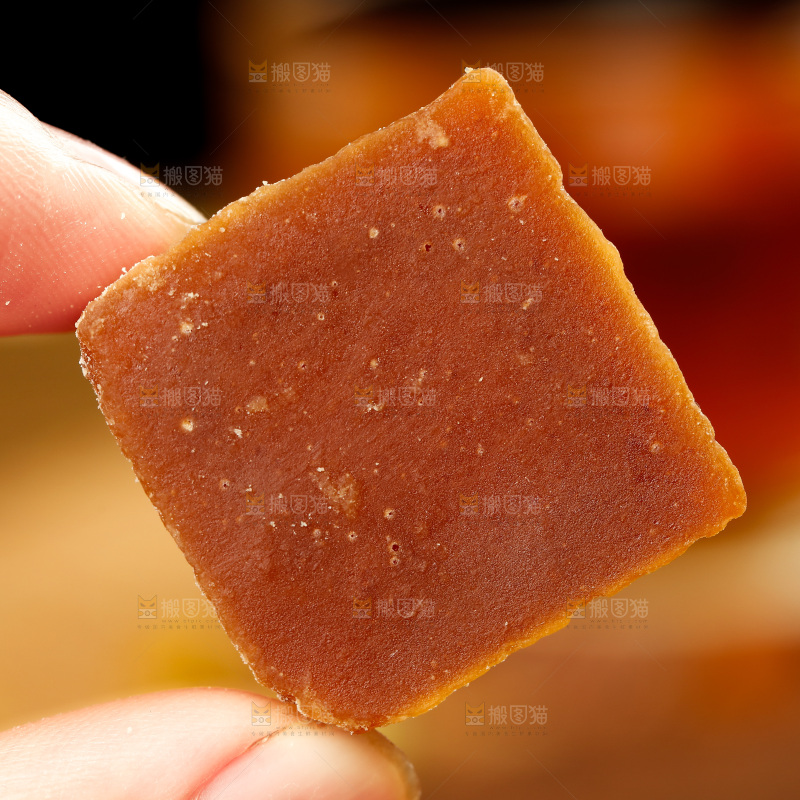 深底上的红糖块