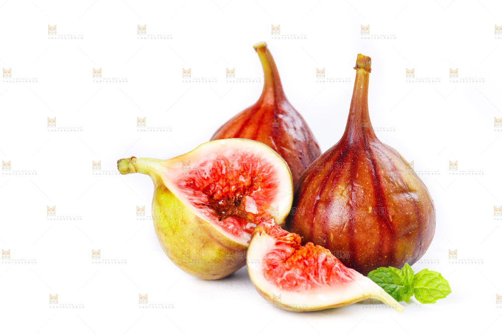 白底上的新鲜无花果