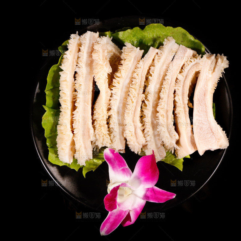 深底上的新鲜牛肚