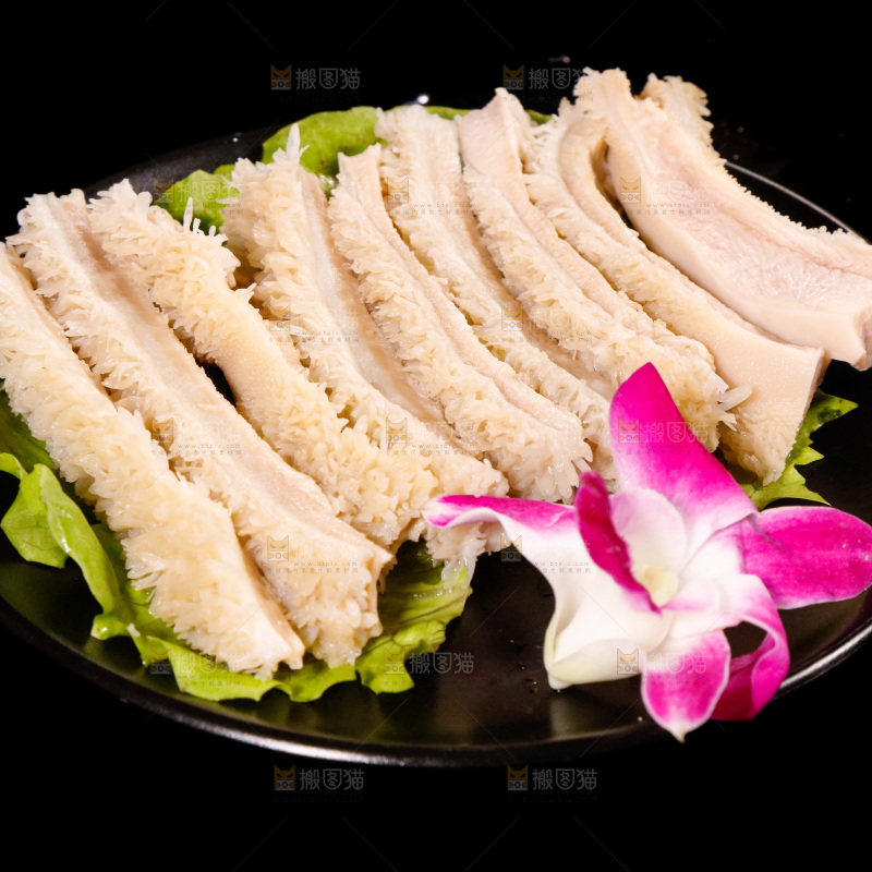 深底上的新鲜牛肚