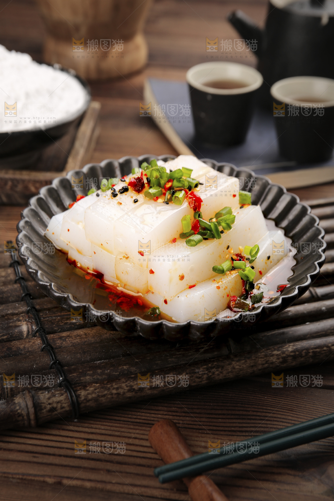 碗里的红油凉粉