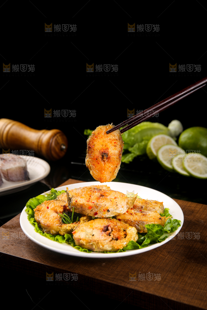 深底上的香煎鳕鱼