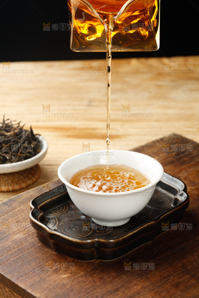 木底上的云南红茶