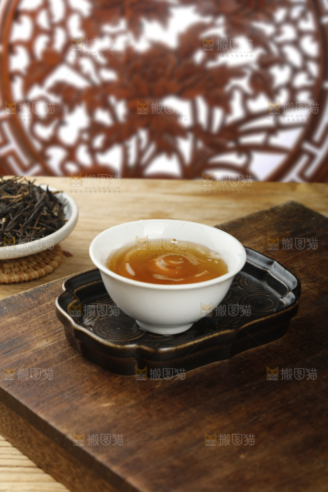木底上的云南红茶
