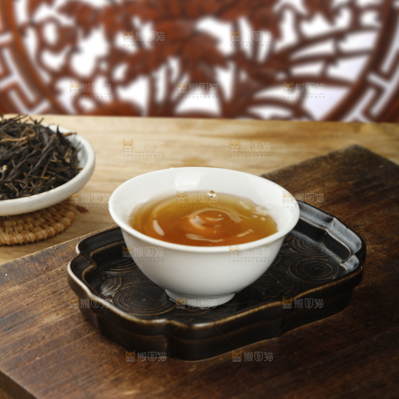 木底上的云南红茶
