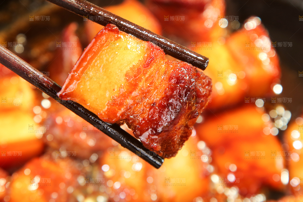 深底上的红烧肉