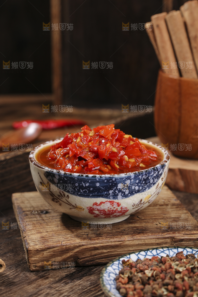 深底上的剁辣椒