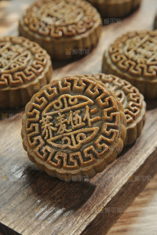 木底上的荞麦五仁月饼