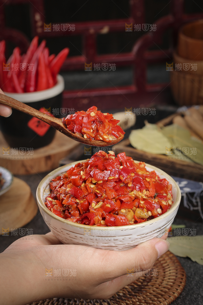 深底上的剁辣椒