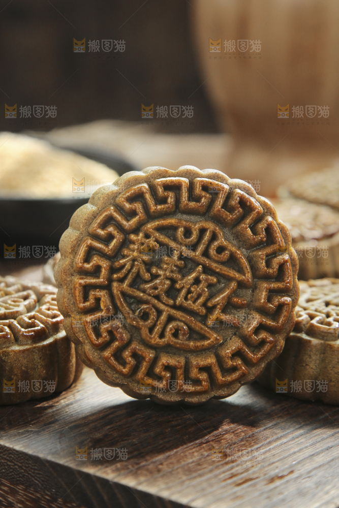 木底上的荞麦五仁月饼