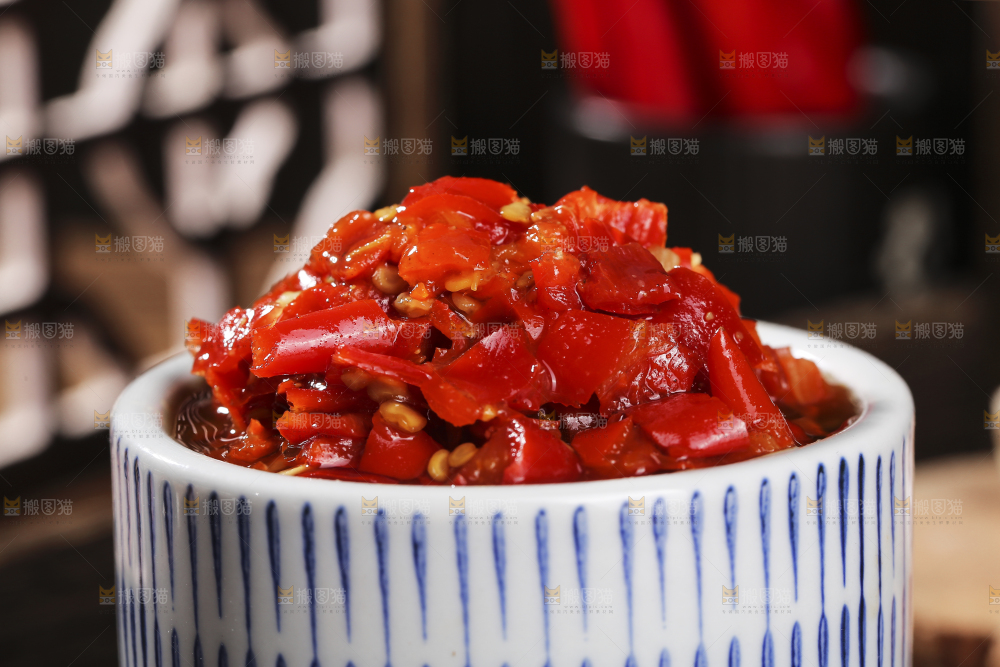 深底上的剁辣椒