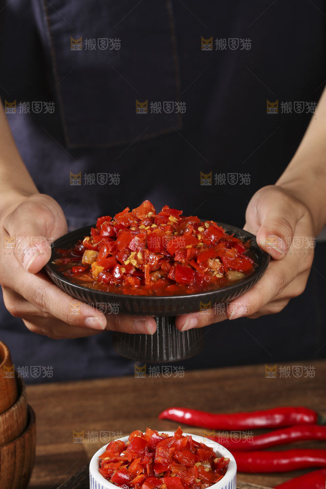 深底上的剁辣椒