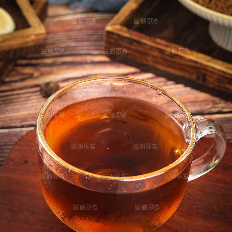 深底上的酸梅汤