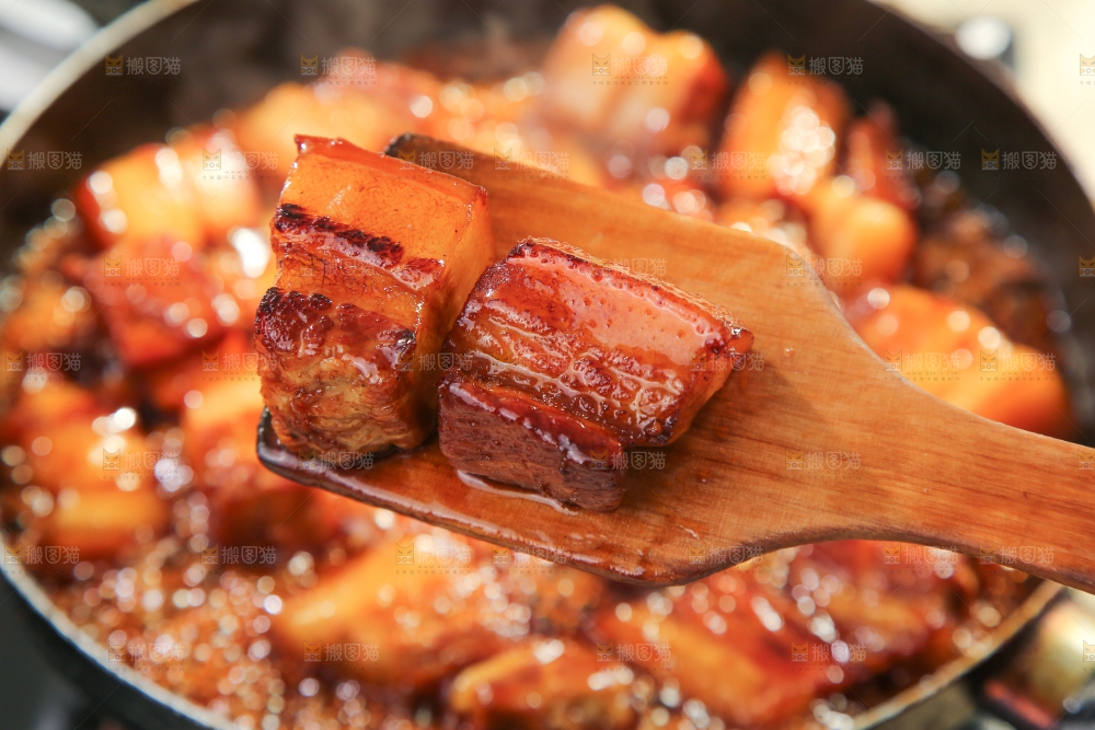 深底上的红烧肉