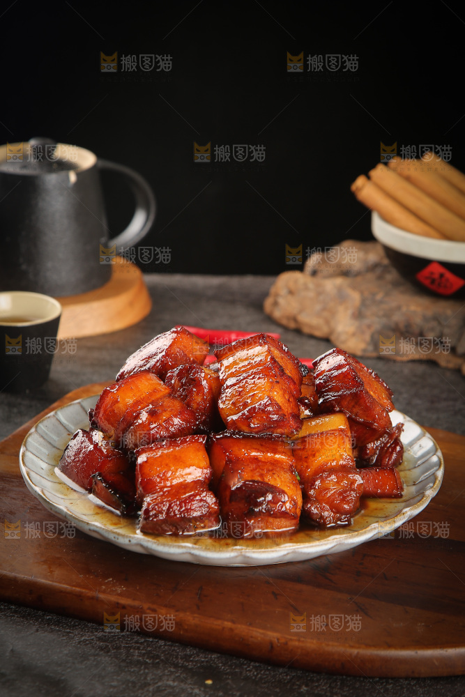 深底上的红烧肉
