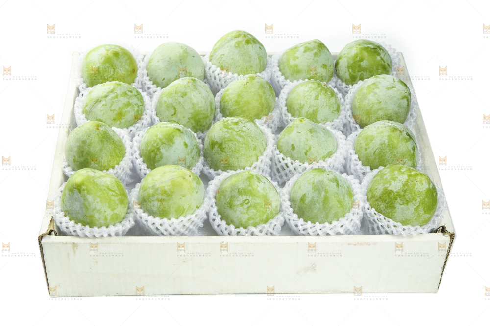 白底上的奈李