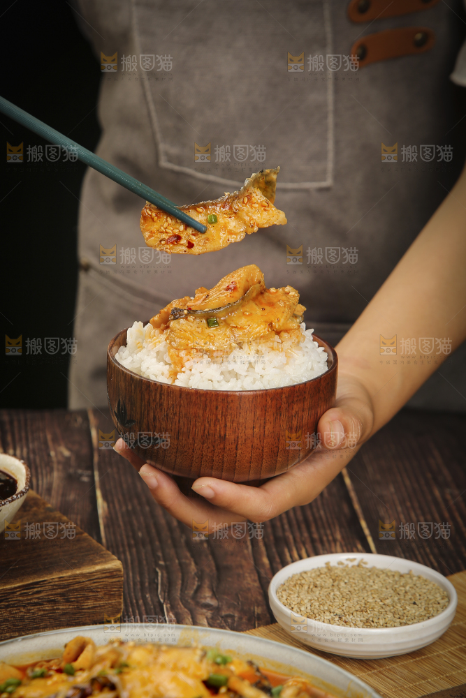 深底上的水煮鱼片