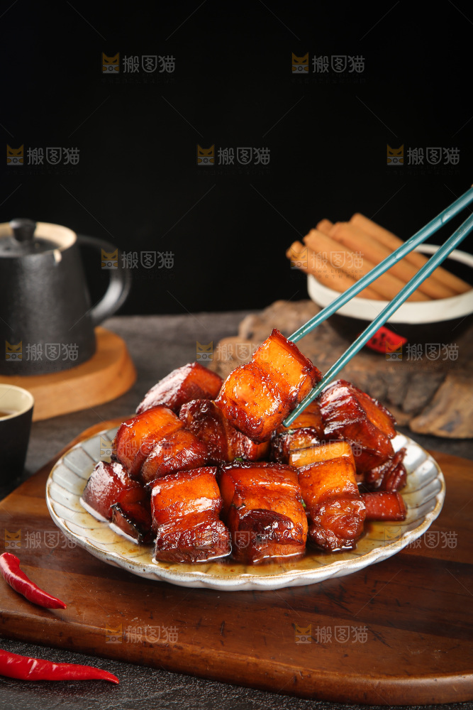 深底上的红烧肉