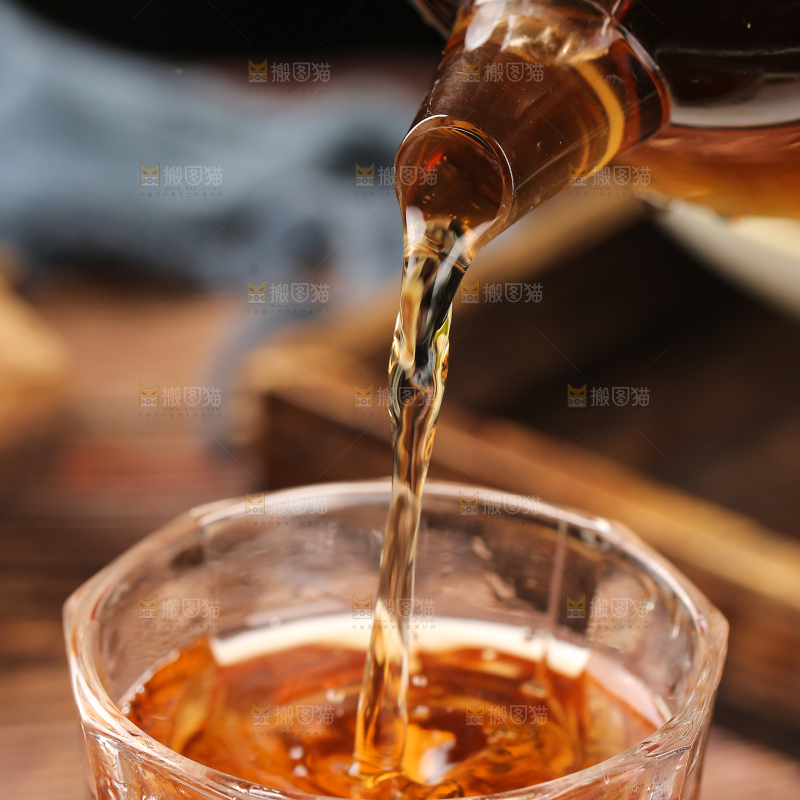 深底上的酸梅汤